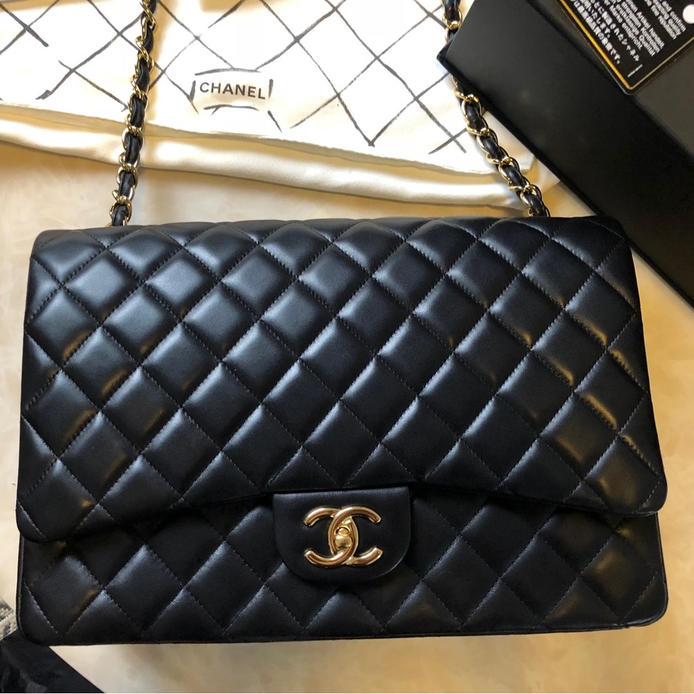 Almost brand new CHANEL MAXI JUMBO